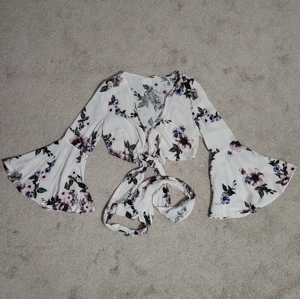 Bell sleeve floral crop top